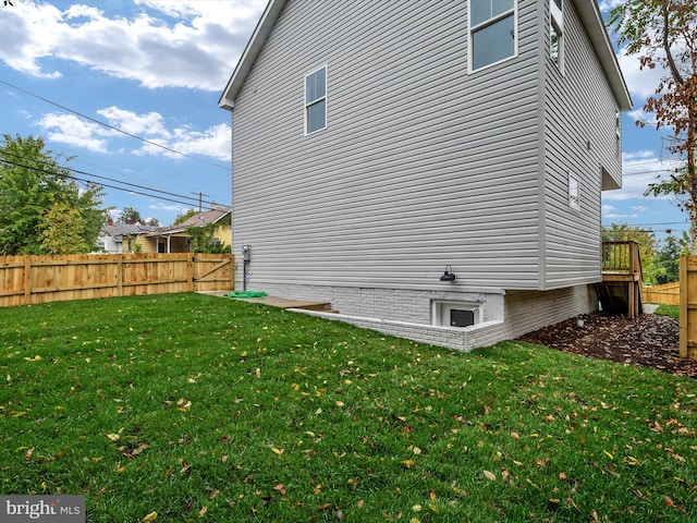 view of side of property featuring a yard