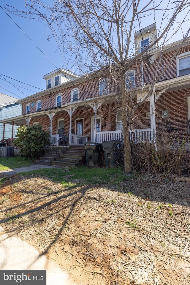 view of front facade with covered porch