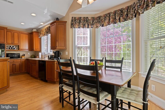 kitchen with sink, light hardwood / wood-style floors, black appliances, and ceiling fan