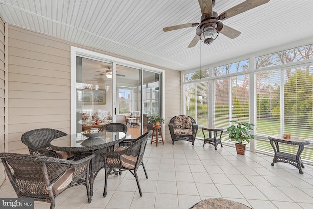 sunroom featuring ceiling fan