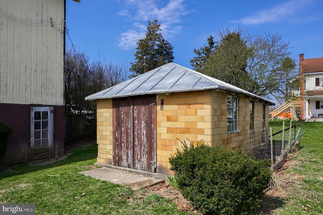 view of shed / structure featuring a yard