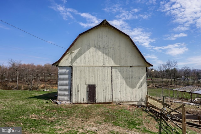 view of shed / structure with a yard