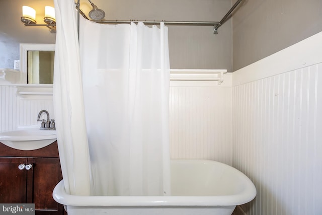 bathroom with vanity