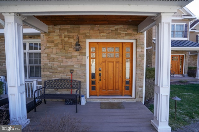 entrance to property featuring a porch