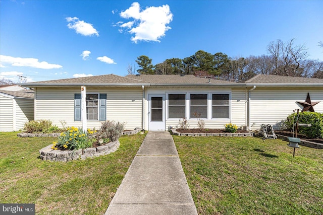 single story home with a front yard