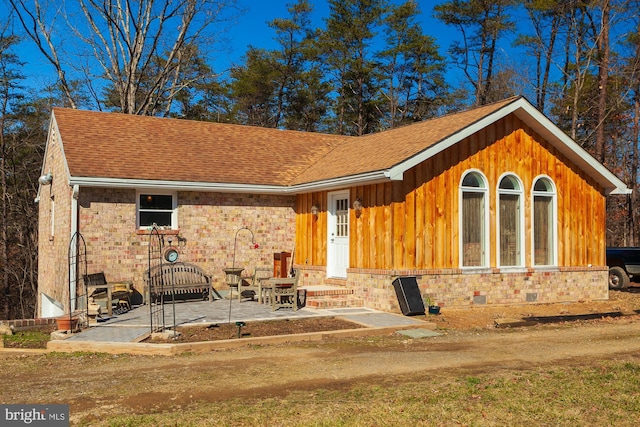 view of front of property featuring a patio area