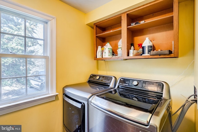 washroom featuring washing machine and clothes dryer