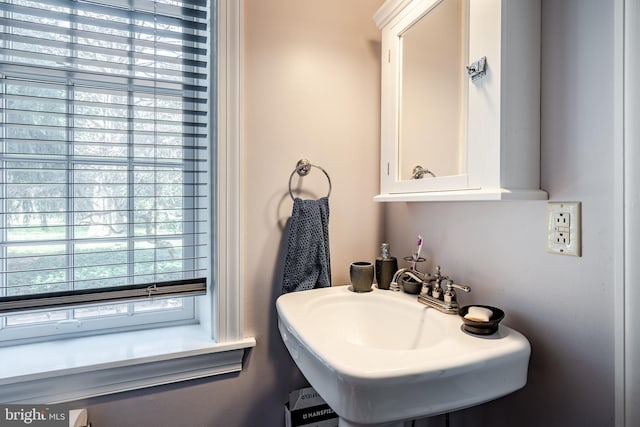 bathroom featuring sink