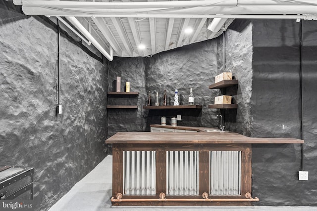 bar featuring concrete floors