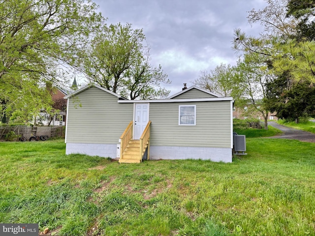 back of house featuring a yard