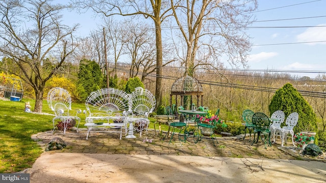 view of yard with a patio