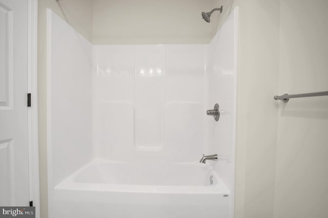 bathroom featuring washtub / shower combination