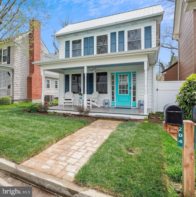 view of front of house with covered porch and a front lawn