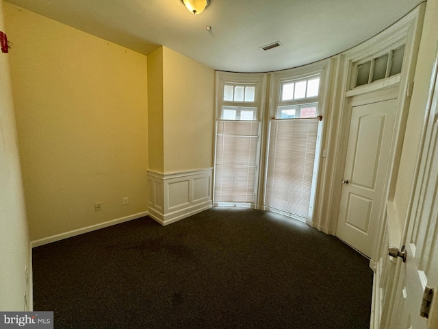 unfurnished room featuring carpet