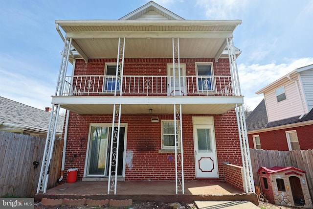 view of front of house with a balcony