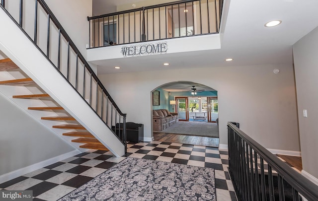 entryway featuring ceiling fan