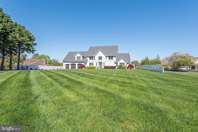 cape cod-style house with a front yard