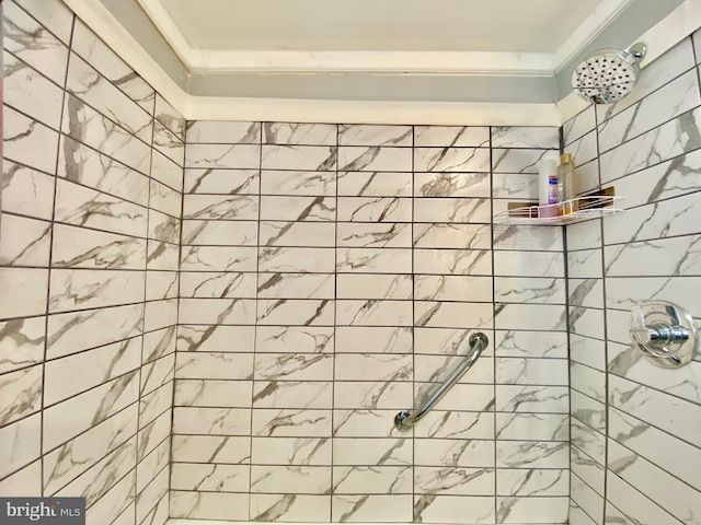 bathroom featuring tiled shower