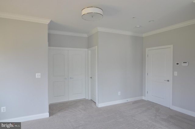 empty room featuring light carpet and ornamental molding