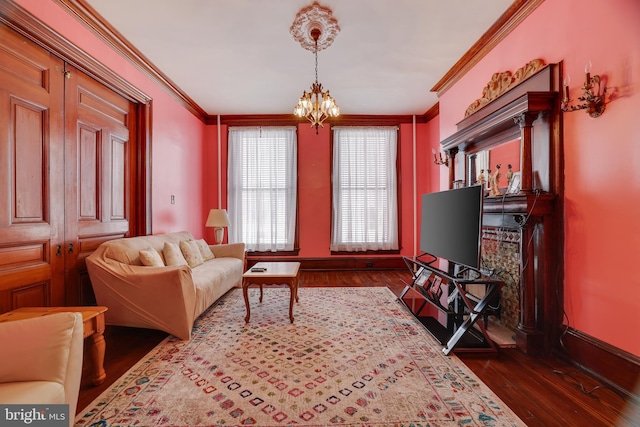 living room with crown molding, a notable chandelier, and dark hardwood / wood-style floors