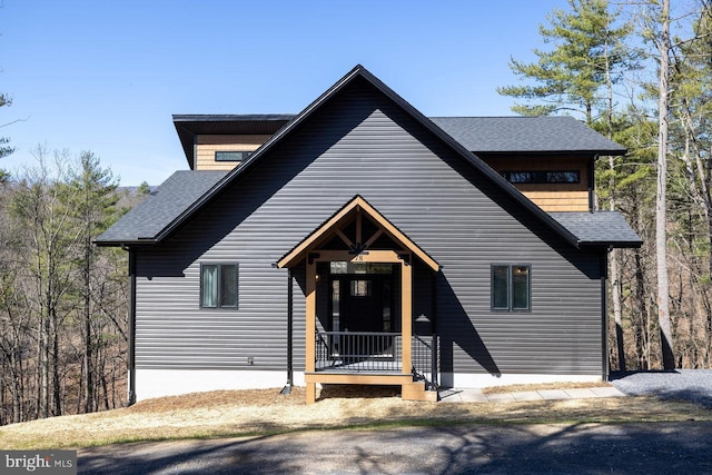 view of front of property featuring a porch