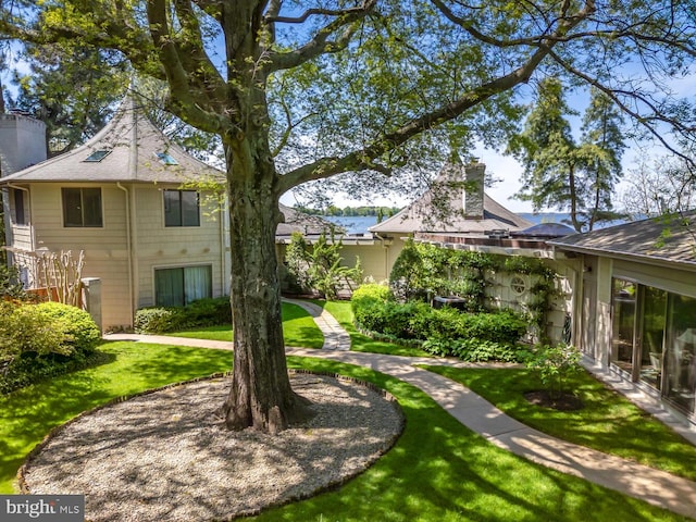 view of home's community featuring a yard