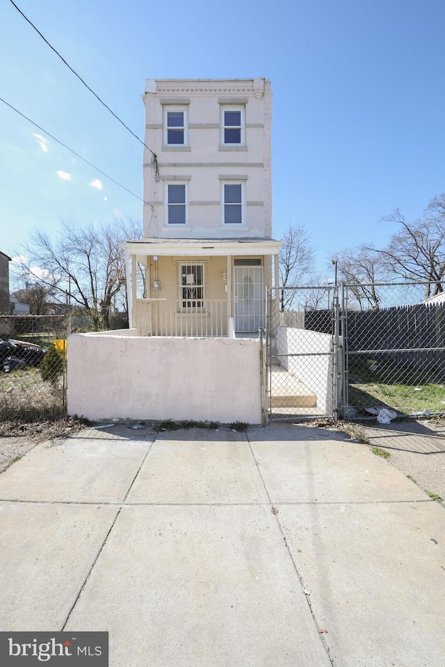 view of front of property