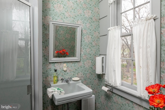 bathroom featuring sink