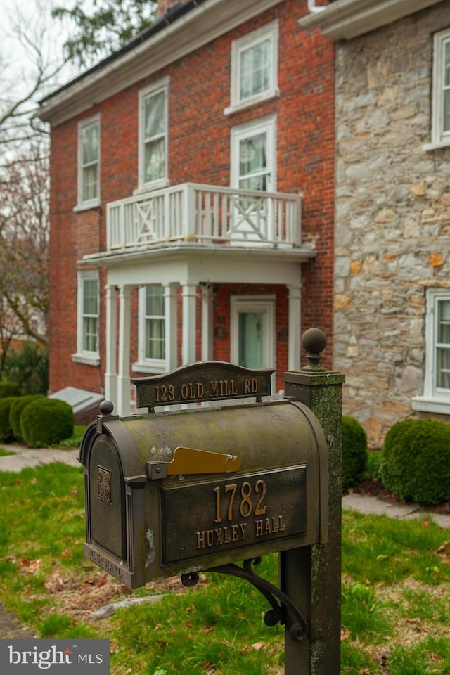 view of front of house featuring a balcony