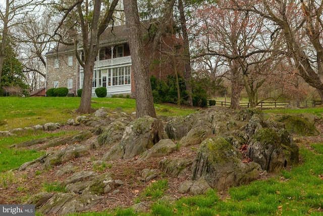 view of yard with a balcony