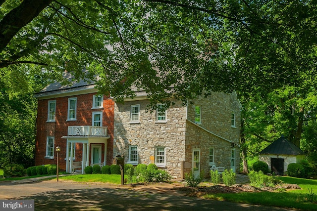 view of front of property with a balcony