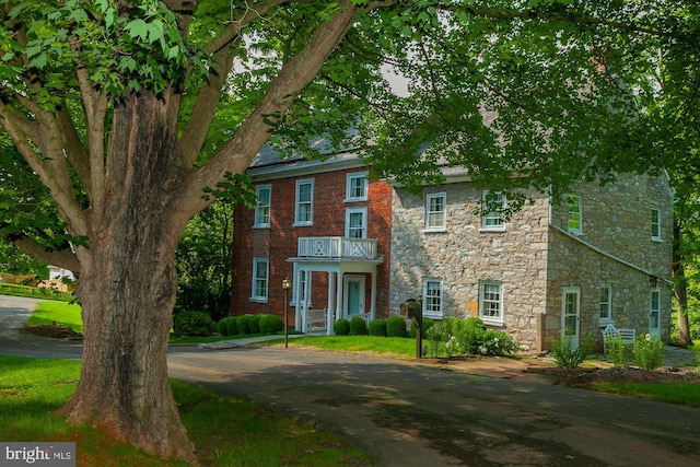 view of front of house featuring a balcony