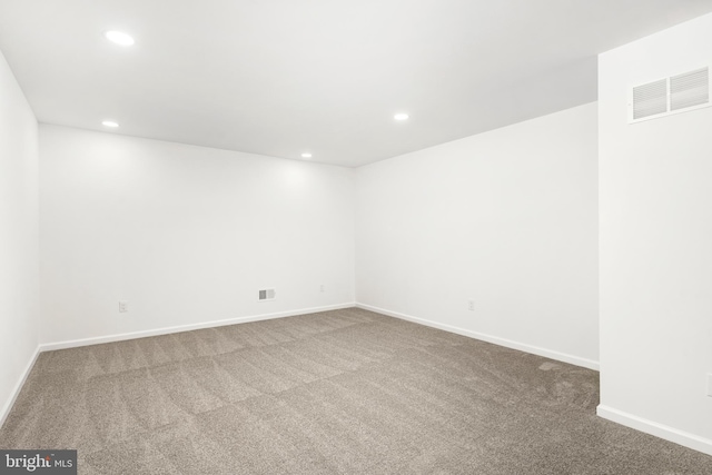 unfurnished room featuring carpet