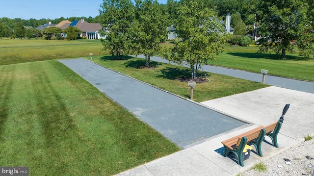 view of property's community featuring a lawn