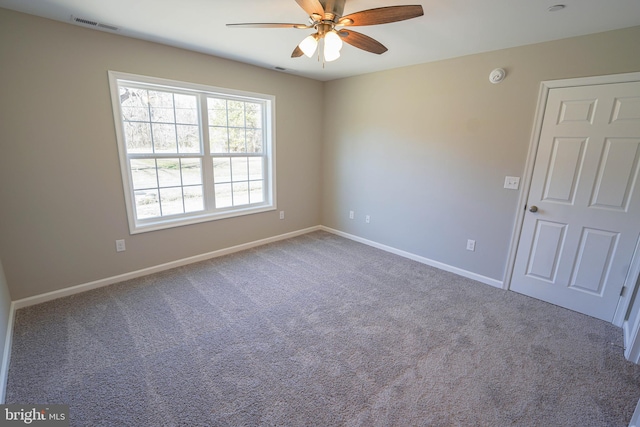 unfurnished room with carpet flooring and ceiling fan