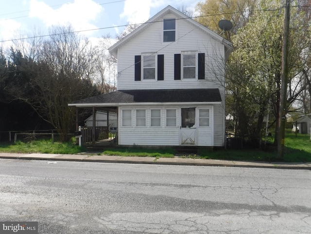 view of front property