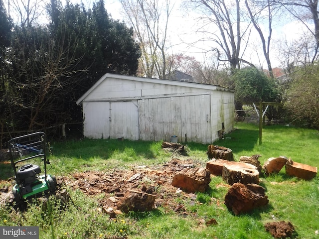 view of outdoor structure featuring a yard