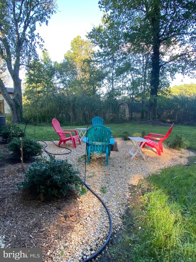 view of yard featuring a fire pit