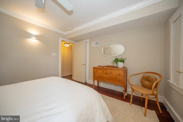 bedroom featuring crown molding and ceiling fan