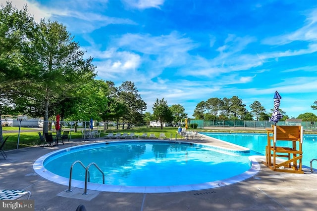 view of swimming pool