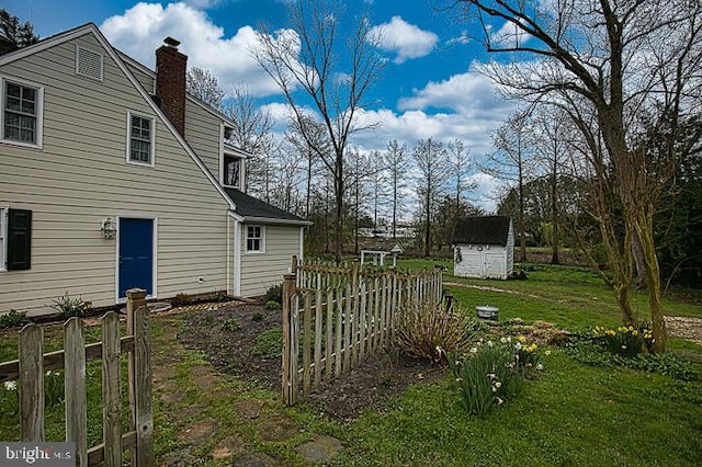 view of yard with a storage shed