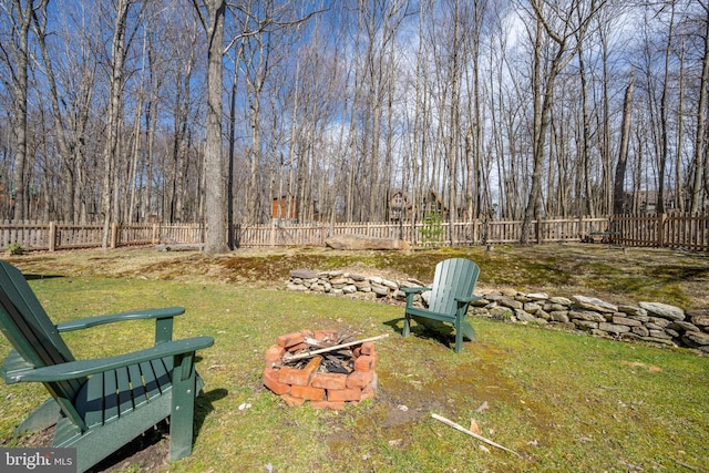 view of yard with a fire pit