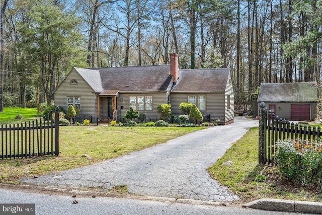 view of front facade featuring a front yard