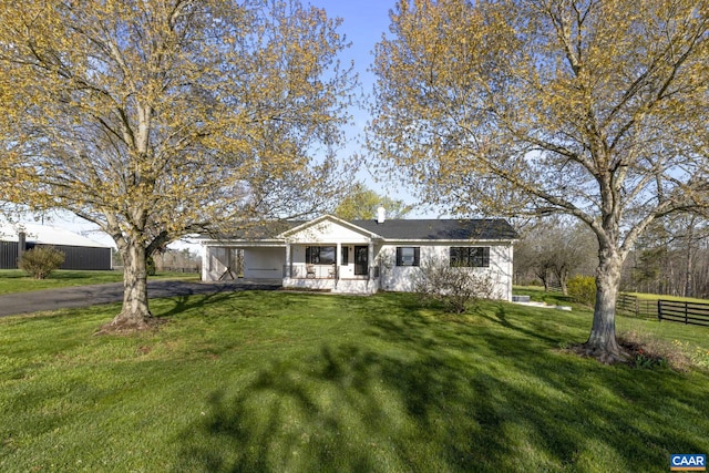 view of front of house featuring a front yard