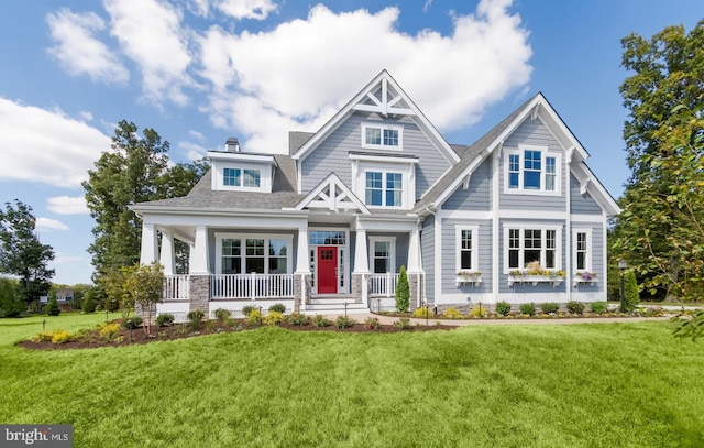 craftsman-style house featuring a porch and a front lawn