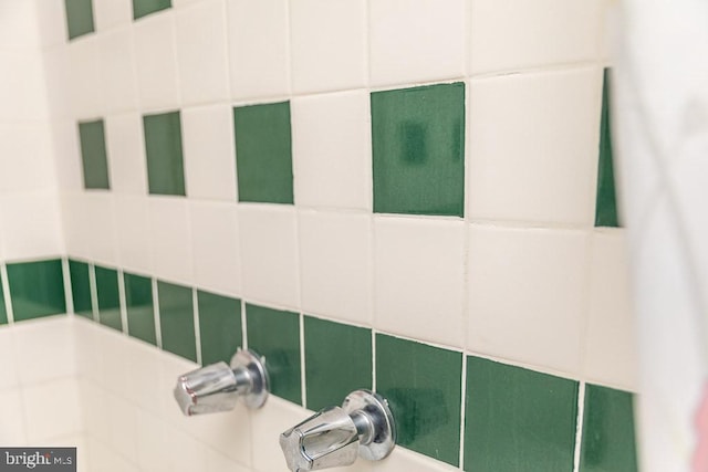 room details featuring a shower