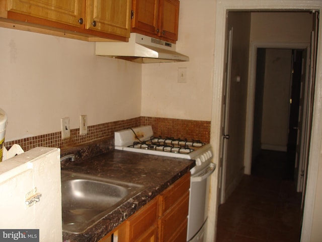 kitchen featuring sink and white gas stove