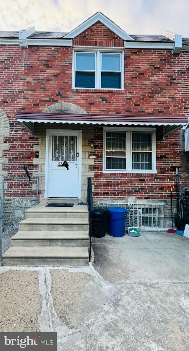 view of front of property with a patio area