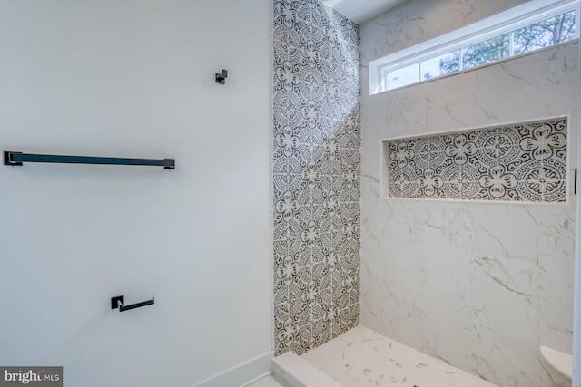 bathroom featuring tiled shower