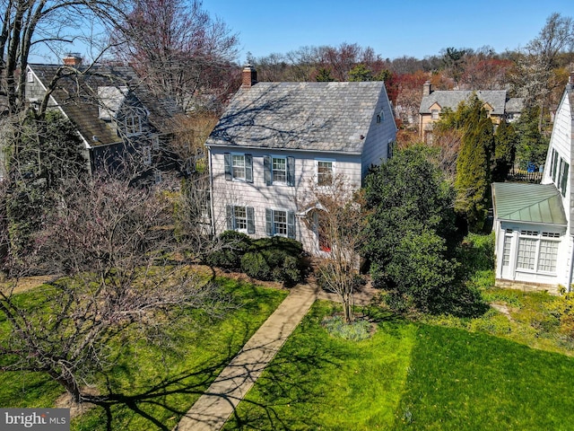 view of front of house with a front yard